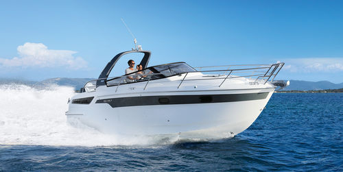 Cabin-Cruiser / Innenborder - S30 - BAVARIA YACHT - Open / mit Doppelkonsole / Sport