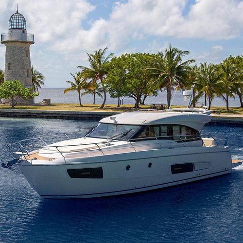 Express-Cruiser / Innenborder - VIRTESS 420 - BAVARIA YACHT - zweimotorig / Flybridge / max. 12 Personen