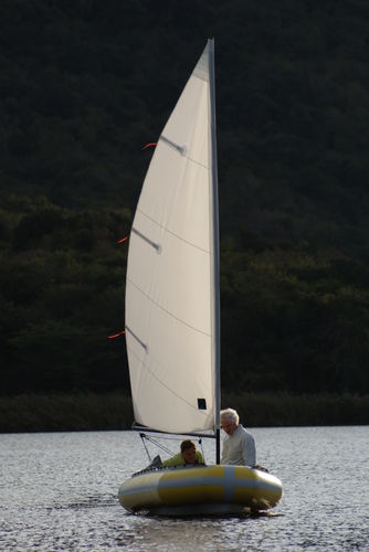 Aufblasbare Segeljolle mit Festrumpf - SAILING CATALITE RIB - African Cats - Catboat