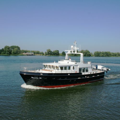 Innenborder-Trawler - BLUE WATER Series - Altena Yachting - Flybridge