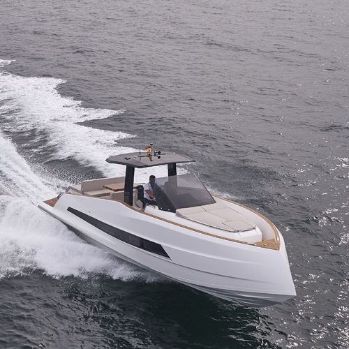 Express-Cruiser / Innenborder - 377 Coupe - Astondoa - Außenborder / Diesel / zweimotorig