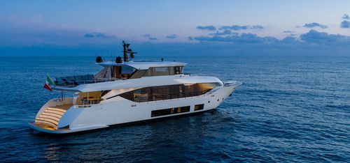 Motoryacht für Kreuzfahrten - 30 - Maiora - Flybridge / 5 Kabinen / 11 Kojen