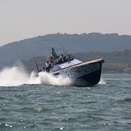 Innenborder-Konsolenboot - LAP-1 - Baglietto spa - zweimotorig / Gleiter / mit Mittelkonsole