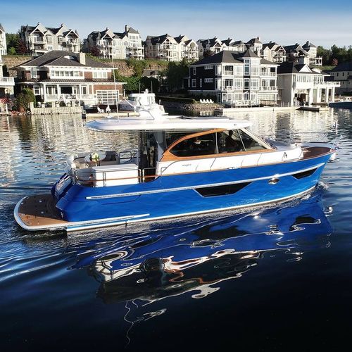 Express-Cruiser / Innenborder - BLUE - Burger Boat Company - zweimotorig / Gleiter / Hardtop