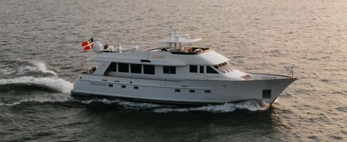 Schnelle Motoryacht - SIMARON - Burger Boat Company - klassisch / Flybridge / Verdränger Rumpf