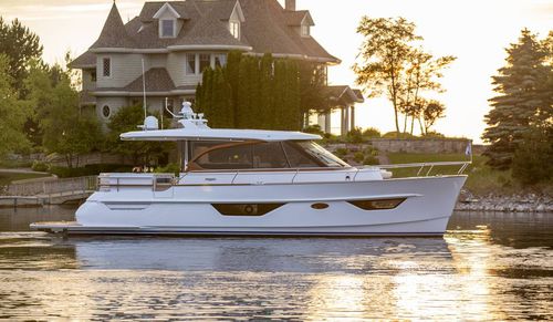 Express-Cruiser / Innenborder - SET FREE - Burger Boat Company - zweimotorig / Hardtop / Aluminium