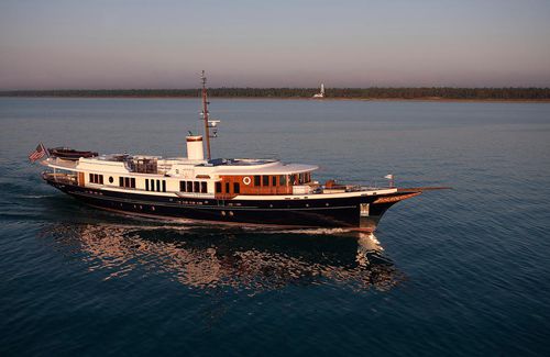 Megayacht für Kreuzfahrten - SYCARA IV - Burger Boat Company - klassisch / mit Steuerhaus / 5 Kabinen