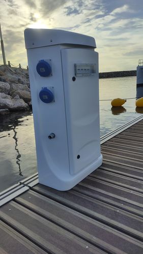 Säule mit integrierter Beleuchtung - ONDINE - GCEI FRANCE - Stromversorgung / Wasserversorgung / für Steg