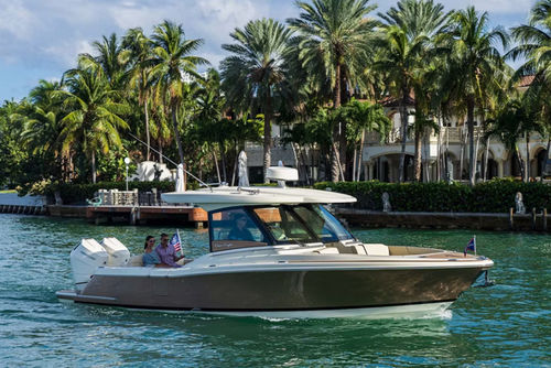 Express-Cruiser / Außenborder - CALYPSO 32 - Chris Craft - zweimotorig / Hardtop / Open