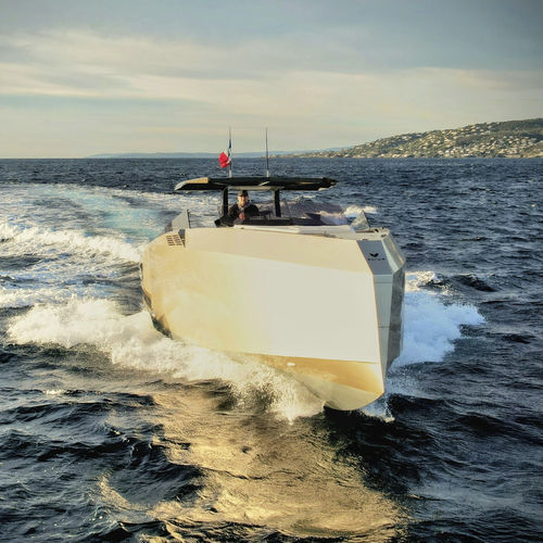 Express-Cruiser / Innenborder - 42  - Alium Yachts - zweimotorig / Gleiter / Open