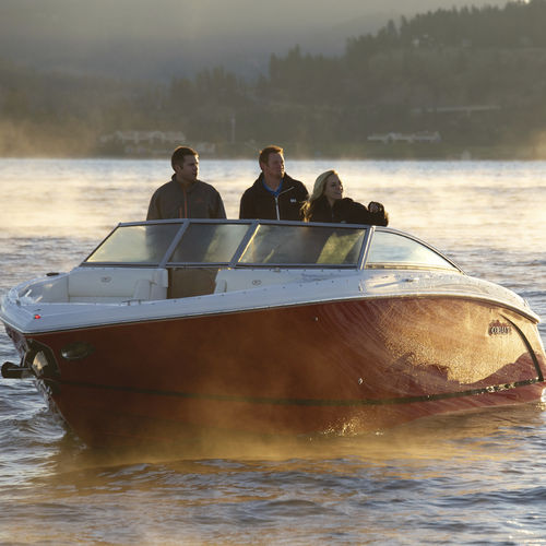 Innenborder-Runabout - R5 - Cobalt Boats - mit Doppelkonsole / Bowrider / Wasserski
