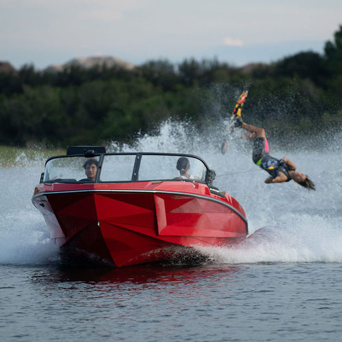 Innenborder-Runabout - Nautique Boat Company - mit Doppelkonsole / Open / Wasserski