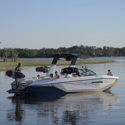 Innenborder-Runabout - G25 - Nautique Boat Company - mit Doppelkonsole / Bowrider / Open