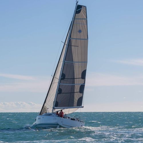 Segelboot für Kreuzfahrten - SUN ODYSSEY 380 - Jeanneau - Sailboats - 3 Kabinen / 2 Kabinen / 6 Kojen
