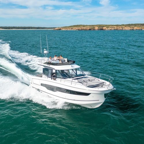 Express-Cruiser / Außenborder - MERRY 1295 FLY - Jeanneau - Motorboats - dreimotorig / Flybridge / für Kreuzfahrten