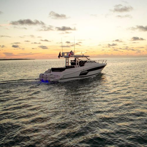 Express-Cruiser / Außenborder - CAP CAMARAT 12.5 WA - Jeanneau - Motorboats - zweimotorig / Open / für Kreuzfahrten