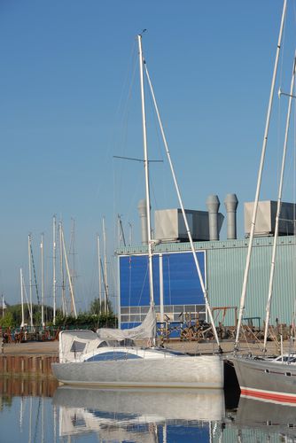 Segelboot für Kreuzfahrten - TONGER 39C FRANGIPANI - KM Yachtbuilders - 3 Kabinen / mit geschlossenem Cockpit / Aluminium