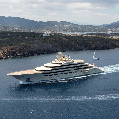 Megayacht für Kreuzfahrten - DILBAR - Lurssen Yachts - klassisch / Raised Pilothouse / mit Helikopterdeck