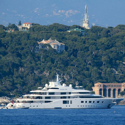 Megayacht für Kreuzfahrten - QUANTUM BLUE  - Lurssen Yachts - Raised Pilothouse / mit Pool / mit Helikopterdeck