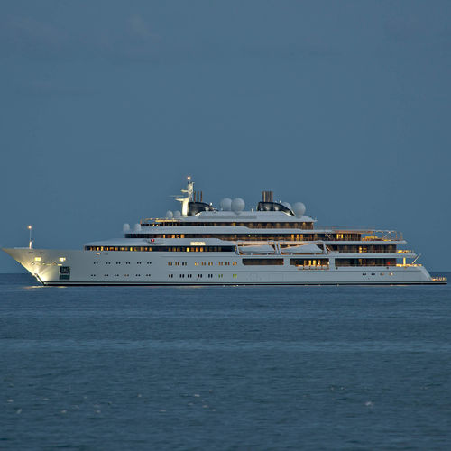 Megayacht für Kreuzfahrten - KATARA - Lurssen Yachts - Flybridge / mit Helikopterdeck