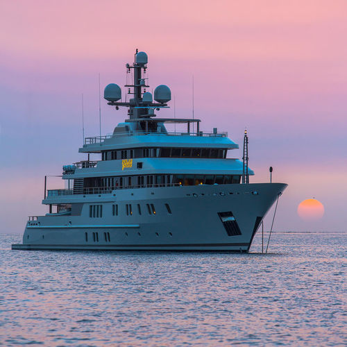 Luxus-Megayacht / für Kreuzfahrten - POLAR STAR - Lurssen Yachts - Raised Pilothouse / Verdränger