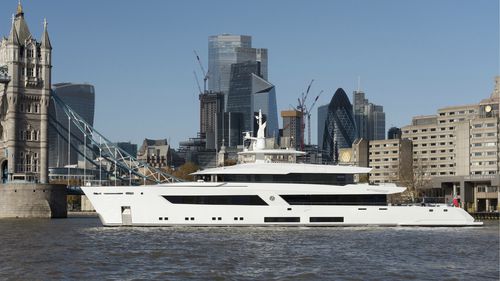 Megayacht für Kreuzfahrten - SHENOA - Lurssen Yachts - klassisch / Raised Pilothouse