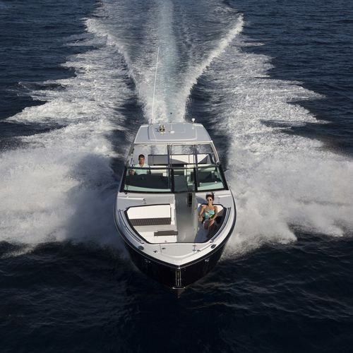 Innenborder-Runabout - 378SS - Monterey Boats - zweimotorig / mit Doppelkonsole / Bowrider