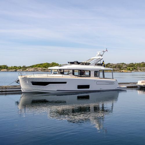 Express-Cruiser / Innenborder - 495  - Nimbus - zweimotorig / Flybridge / traditionell