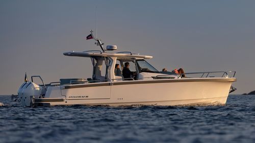 Express-Cruiser / Innenborder - Sport Tender 35 - Nimbus - Außenborder / zweimotorig / Hardtop