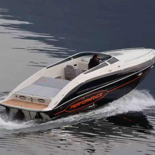 Cabin-Cruiser / Innenborder - 901 - Performance Marine - zweimotorig / Open / mit Doppelkonsole