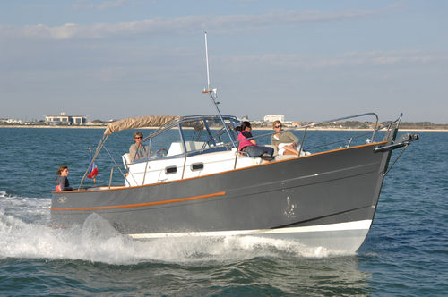 Cabin-Cruiser / Innenborder - 850  - Rhea Marine - Diesel / zweimotorig / Open
