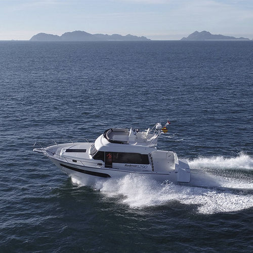 Express-Cruiser / Innenborder - 1290 Evolution - Rodman - zweimotorig / Flybridge / max. 12 Personen