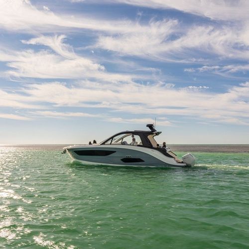 Express-Cruiser / Außenborder - SUNDANCER 370 OB - Sea Ray - zweimotorig / Hardtop / mit Kabine