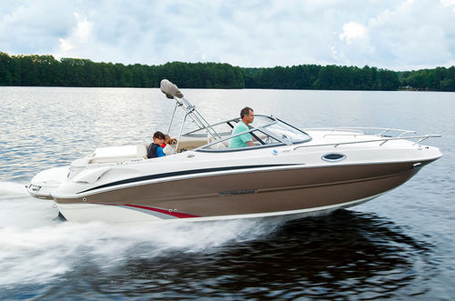 Cabin-Cruiser / Innenborder - 235CR - Stingray Boats - Open / max. 12 Personen / 3 Kojen