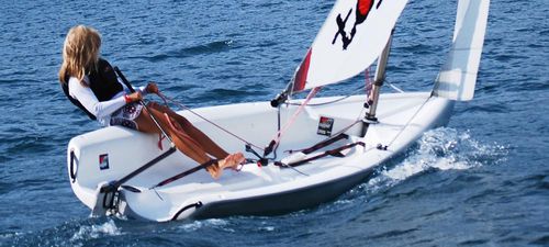 Einhandjolle - TOPAZ Uno Race Plus - Topper - für Schulen / Catboat