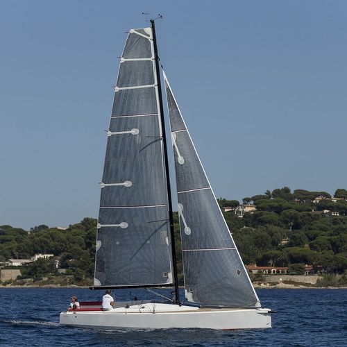 Daysailer-Segelboot - OPTIO - Wauquiez - Regatta / 1 Kabine / mit einziehbarem Kiel
