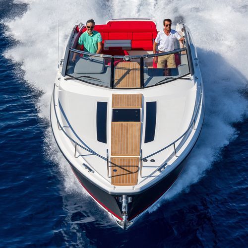 Express-Cruiser / Innenborder - 37 Shamal - Windy - Open / mit Doppelkonsole / 2 Kabinen