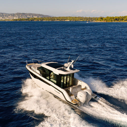 Cabin-Cruiser / Außenborder - Aura Cabin - Yamarin - zweimotorig / mit Steuerhaus / für Kreuzfahrten