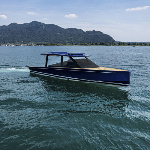 Express-Cruiser / Innenborder - OVERSHADOW - Nautor Swan - zweimotorig / Open / mit Doppelkonsole