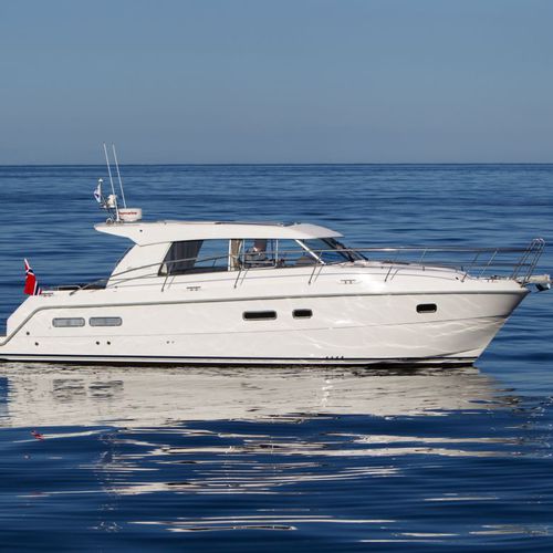 Express-Cruiser / Innenborder - SAGA 365 - Saga boats - Hardtop