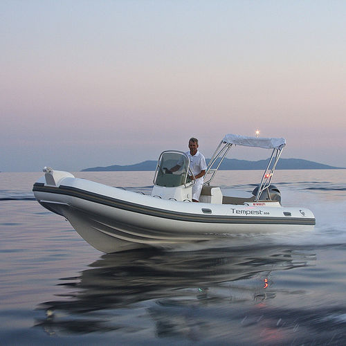 Außenborder-Schlauchboot - TEMPEST 650 - Capelli - halbstarr / mit Mittelkonsole / Open