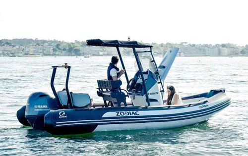 Außenborder-Schlauchboot - 5.5 - ZODIAC - halbstarr / mit Mittelkonsole / Open