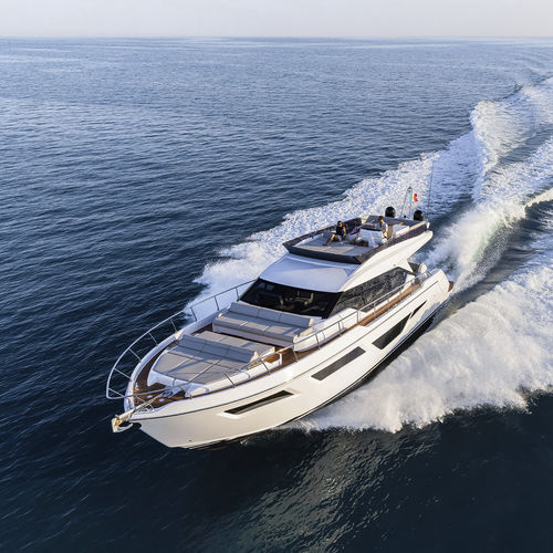 Motoryacht für Kreuzfahrten - 580 - Ferretti Yachts - Flybridge / 3 Kabinen