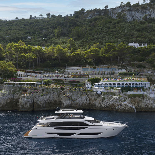 Motoryacht für Kreuzfahrten - 860 - Ferretti Yachts - Flybridge / V-Drive / 4 Kabinen