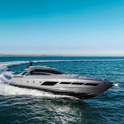 Motoryacht für Kreuzfahrten - 8X - Pershing - Flybridge / 4 Kabinen / Carbon