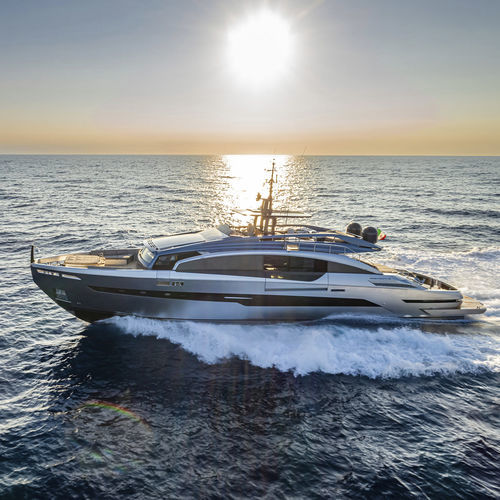 Superyacht für Kreuzfahrten - GTX116 - Pershing - Flybridge / V-Drive / 5 Kabinen