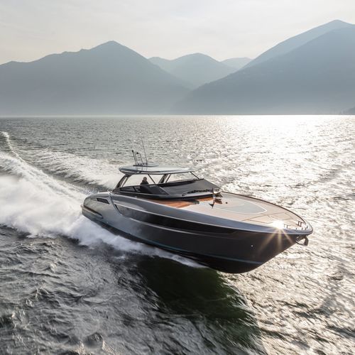 Express-Cruiser / Innenborder - DOLCERIVA - Riva - zweimotorig / Open / mit Doppelkonsole