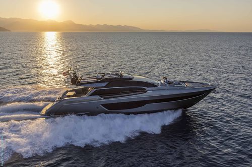 Motoryacht für Kreuzfahrten - 76' PERSEO SUPER - Riva - Flybridge / V-Drive / 3 Kabinen
