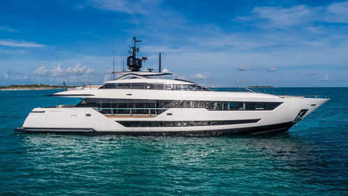 Superyacht für Kreuzfahrten - Navetta 42  - Custom Line Yacht - Flybridge / 5 Kabinen / GFK