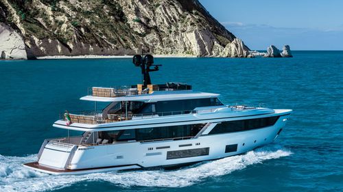 Motoryacht für Kreuzfahrten - Navetta 30 - Custom Line Yacht - klassisch / mit Steuerhaus / Shaft-Drive